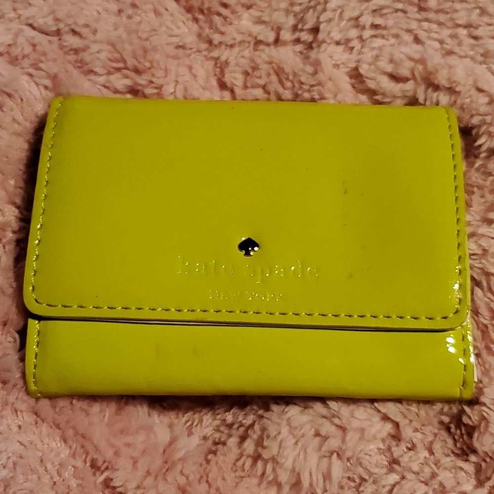 Kate Spade Sour Apple Green Patton Leather Wallet - Picture 1 of 17